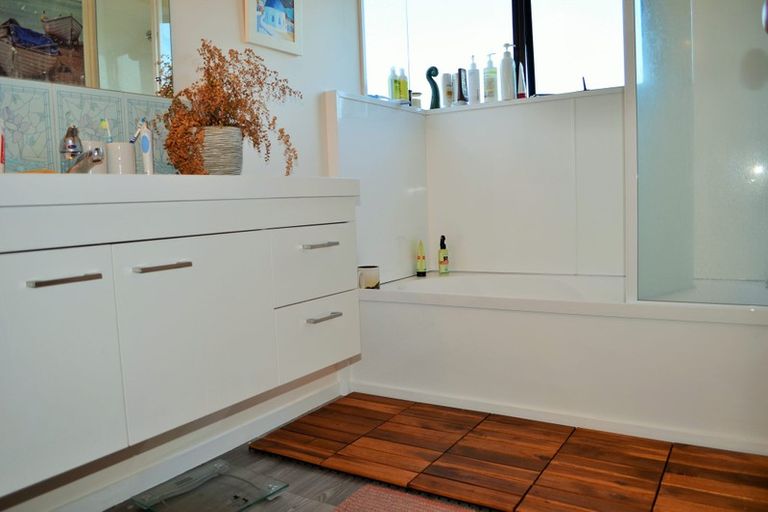 Photo of property in 127a Otumoetai Road, Brookfield, Tauranga, 3110