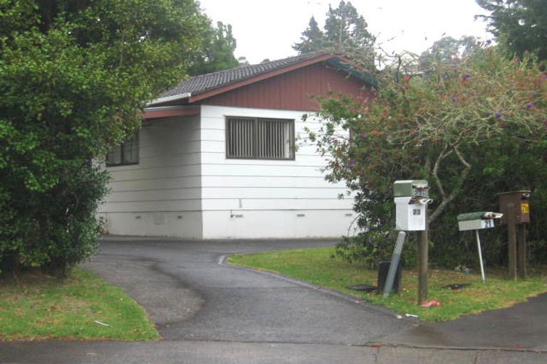 Photo of property in 2/23 Jenanne Place, Totara Vale, Auckland, 0629