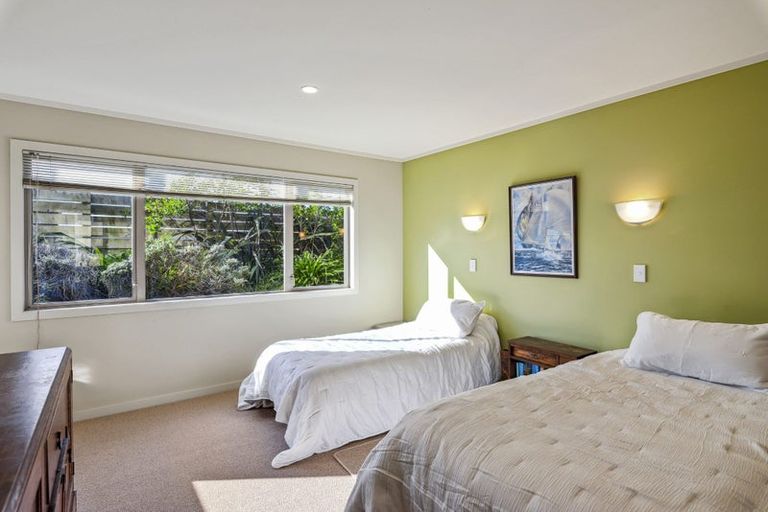 Photo of property in 33 Marram Way, Peka Peka, Waikanae, 5391