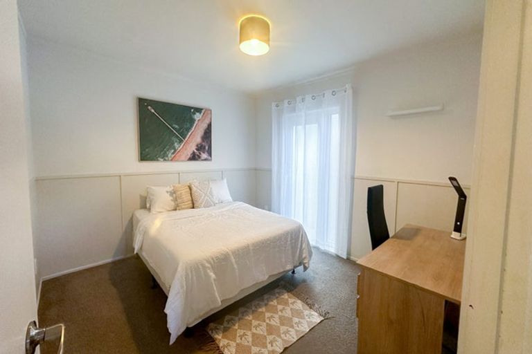 Photo of property in 4 Hiwihau Place, Glenfield, Auckland, 0629