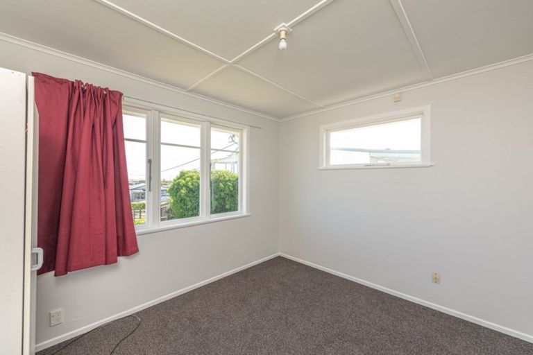 Photo of property in 12 Matai Street, Castlecliff, Whanganui, 4501