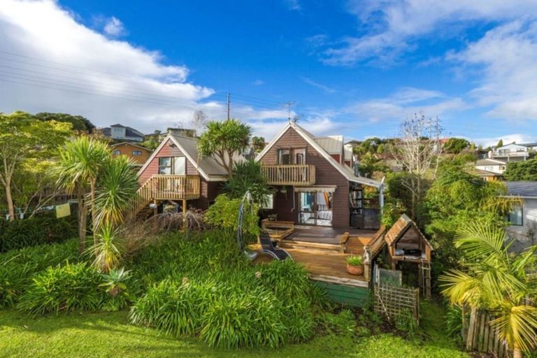 Photo of property in 14 Atlantis Place, Totara Vale, Auckland, 0629