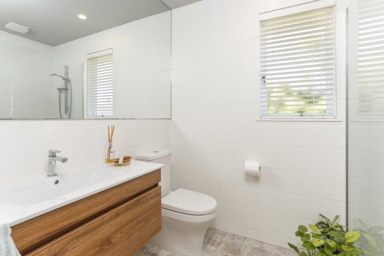 Photo of property in 4 Kapuka Road, Mangere Bridge, Auckland, 2022
