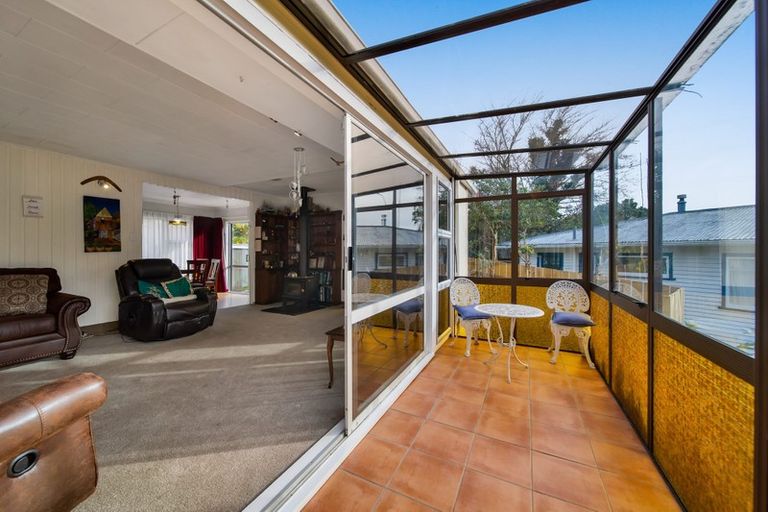 Photo of property in 32 Beaumont Crescent, Frankleigh Park, New Plymouth, 4310