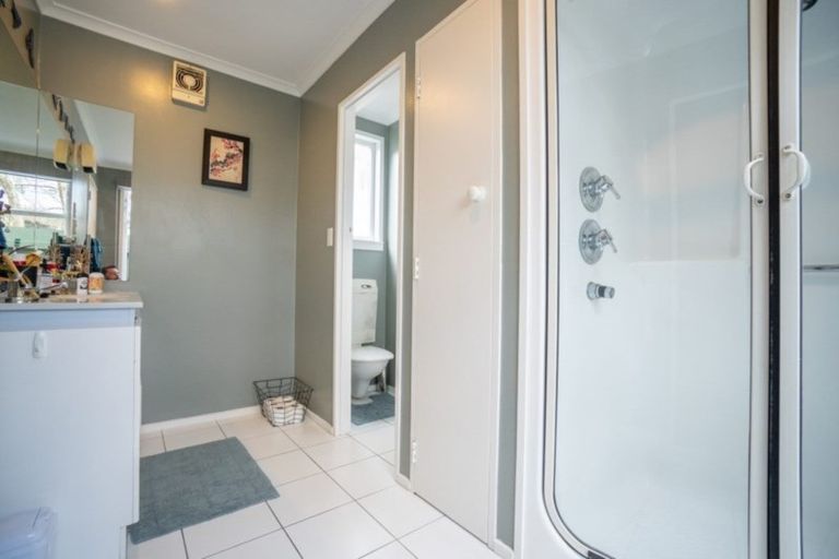 Photo of property in 17 Antrim Place, Hokowhitu, Palmerston North, 4410