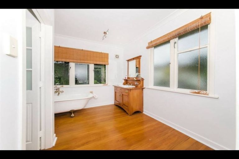 Photo of property in 12 Rossmore Terrace, Murrays Bay, Auckland, 0630