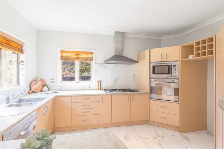 Photo of property in 16 Basil Place, Mount Pleasant, Christchurch, 8081