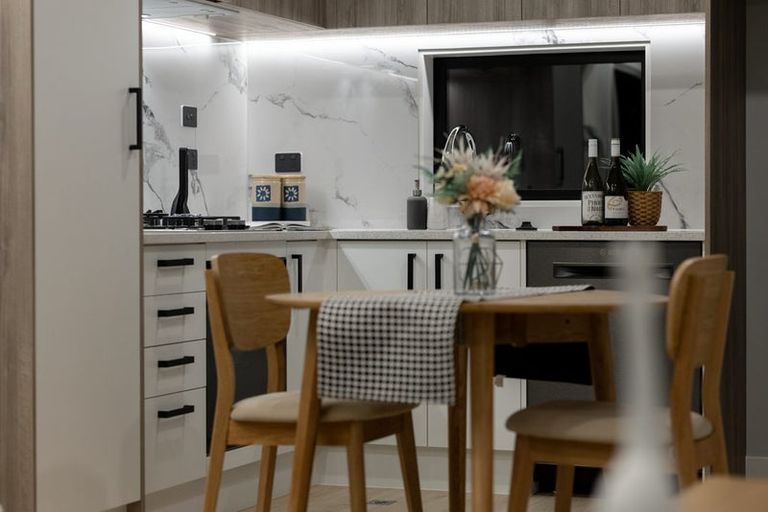 Photo of property in 6b Athena Drive, Totara Vale, Auckland, 0629