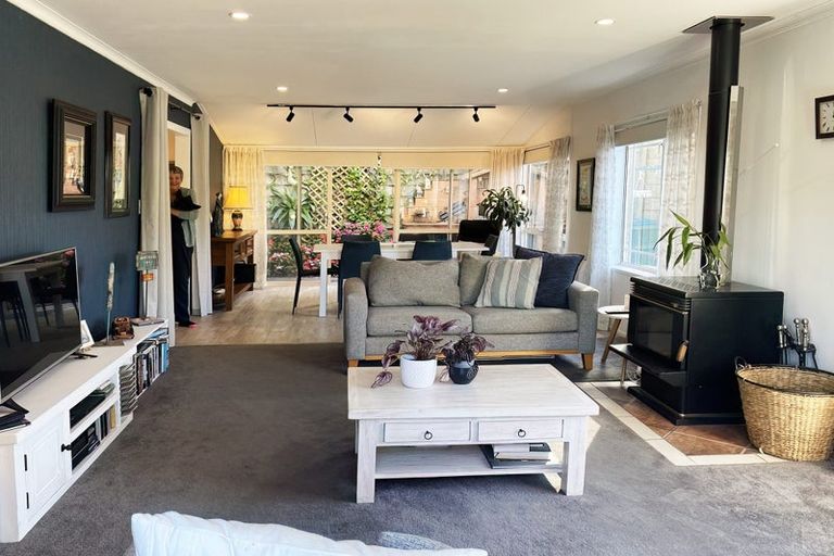 Photo of property in 39 Emlyn Place, Torbay, Auckland, 0630