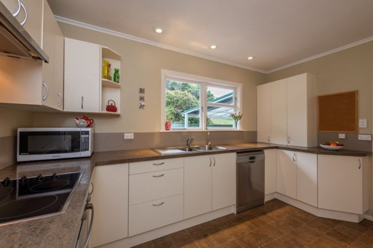 Photo of property in 5 Kaka Road, Raumati Beach, Paraparaumu, 5032