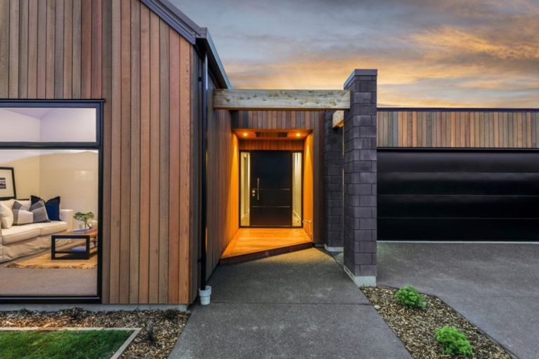 Photo of property in 17 Little Gem Road, Hornby, Christchurch, 8025