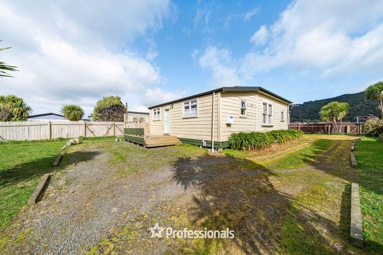 Photo of property in 19 Grimsby Grove, Wainuiomata, Lower Hutt, 5014