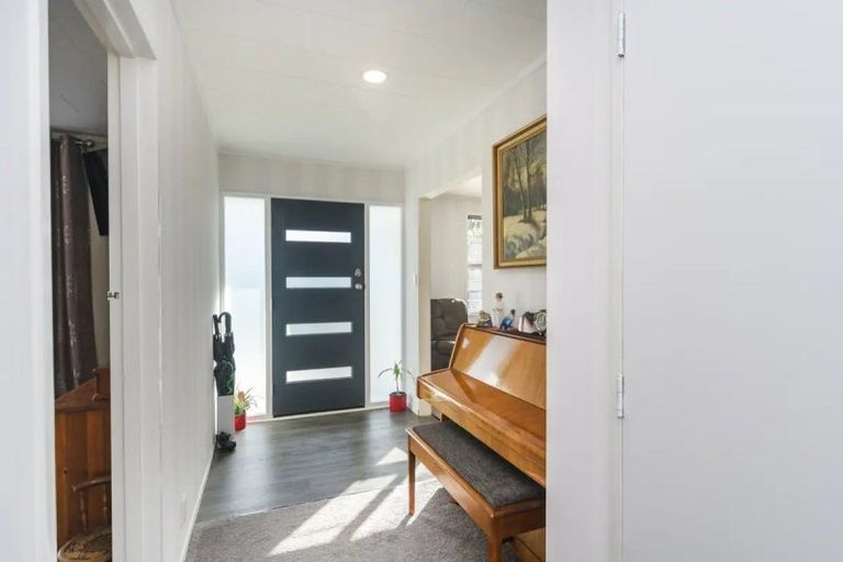 Photo of property in 17 Anaru Place, Awapuni, Palmerston North, 4412