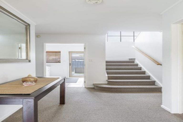 Photo of property in 13 Kahala Place, West Harbour, Auckland, 0618