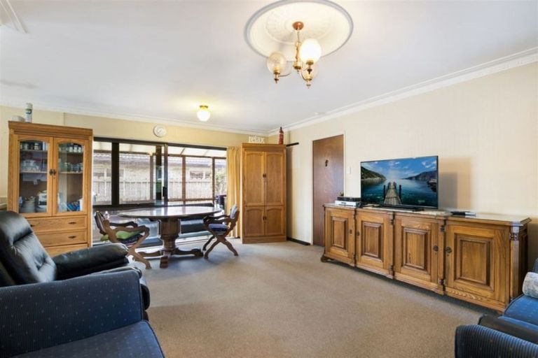 Photo of property in 2/6 Alexander Street, Papakura, 2110