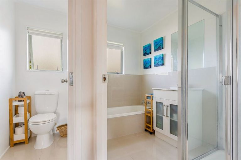 Photo of property in 1 Maywood Crescent, Glen Eden, Auckland, 0602
