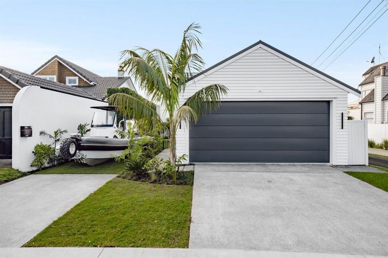 Photo of property in 5 Holiday Road, Milford, Auckland, 0620
