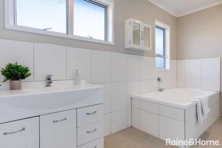Photo of property in 2/90 Rosier Road, Glen Eden, Auckland, 0602