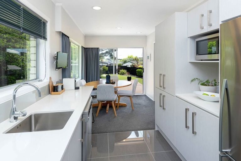 Photo of property in 11 Towra Place, Botany Downs, Auckland, 2010