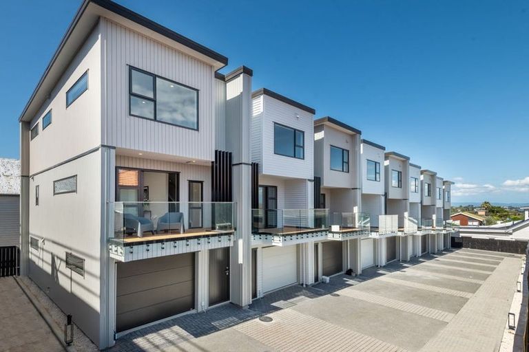 Photo of property in 2/1 Egremont Street, Belmont, Auckland, 0622