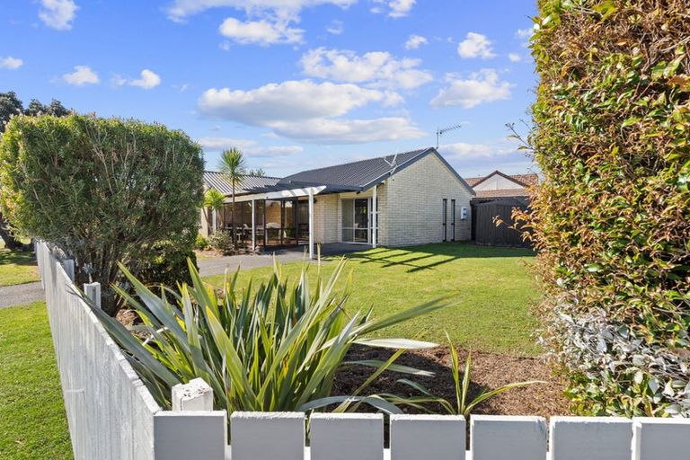 Photo of property in 2/99 Riverside Road, Orewa, 0931