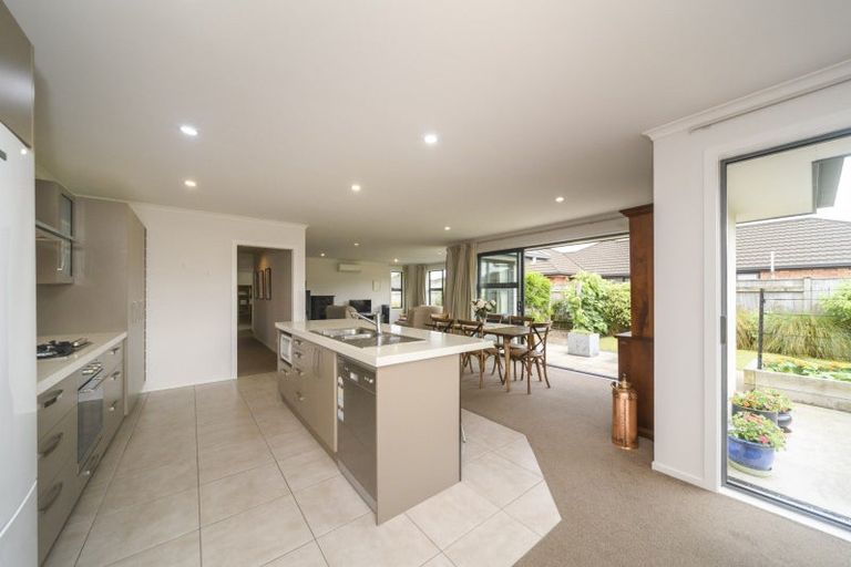 Photo of property in 15 Lorenzo Place, Kelvin Grove, Palmerston North, 4414