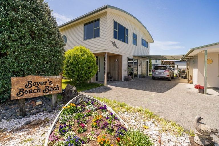 Photo of property in 16 Endeavour Place, Cooks Beach, Whitianga, 3591
