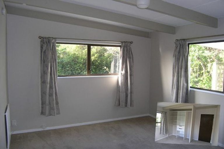 Photo of property in 33a Pekanga Road, Normandale, Lower Hutt, 5010