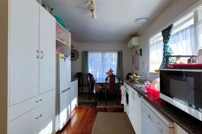 Photo of property in 30 Kereru Street, Henderson, Auckland, 0612