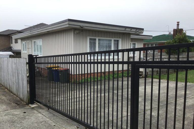 Photo of property in 4 Vanguard Road, Kelston, Auckland, 0602