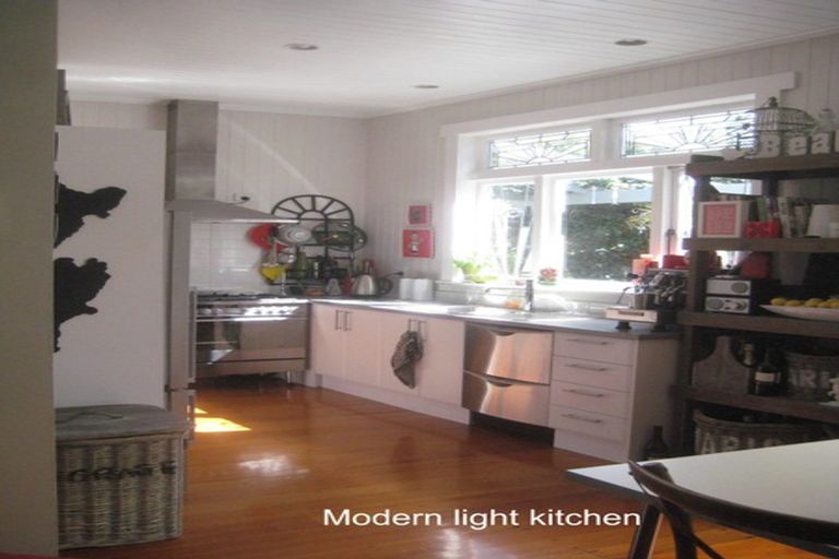 Photo of property in 1/46 Old Lake Road, Narrow Neck, Auckland, 0624