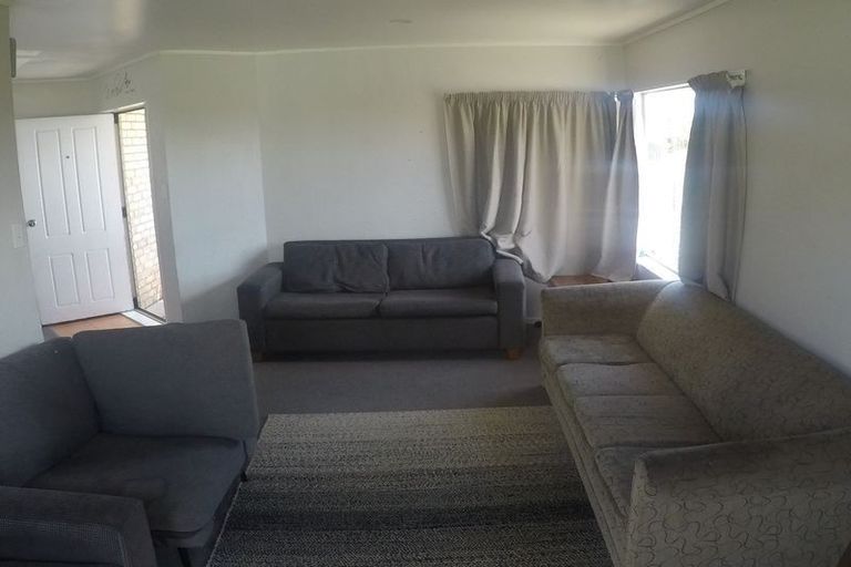 Photo of property in 5 Novak Place, Mangere, Auckland, 2022