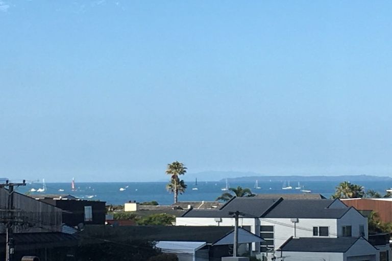 Photo of property in 386 Lake Road, Takapuna, Auckland, 0622