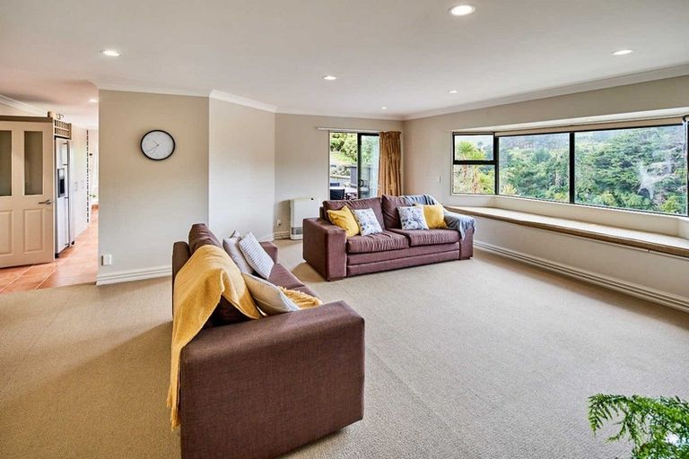 Photo of property in 3 Koukou Place, Normandale, Lower Hutt, 5010