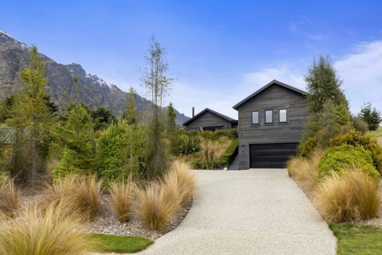 Photo of property in 27 Pendeen Crescent, Jacks Point, Queenstown, 9371