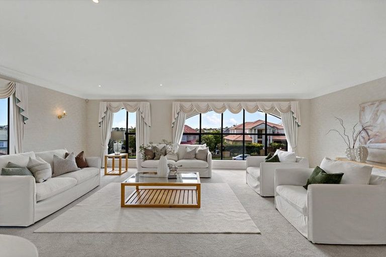 Photo of property in 15 Tumbridge Place, Somerville, Auckland, 2014