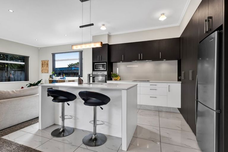 Photo of property in 2/297 Carrington Street, Vogeltown, New Plymouth, 4310