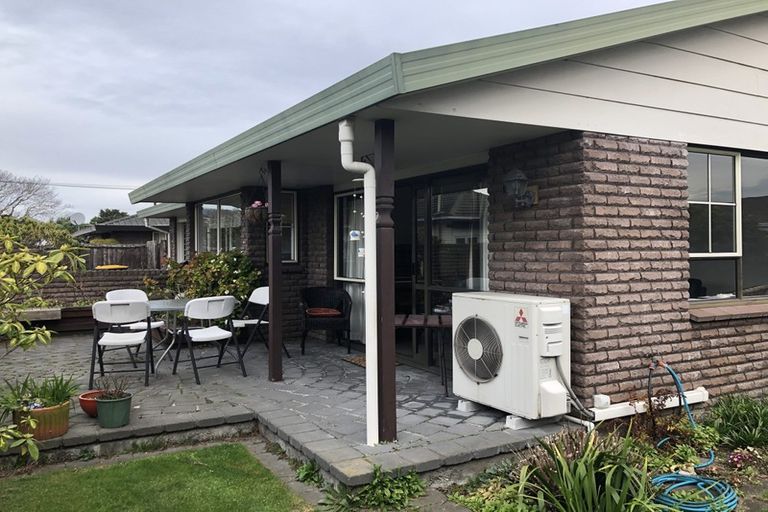 Photo of property in 2/54 Aorangi Road, Bryndwr, Christchurch, 8053