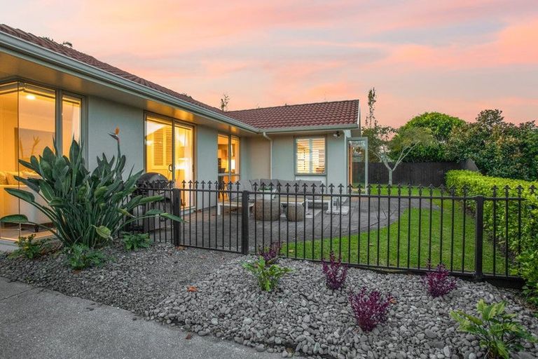 Photo of property in 113 Tauranga Place, Orewa, 0931