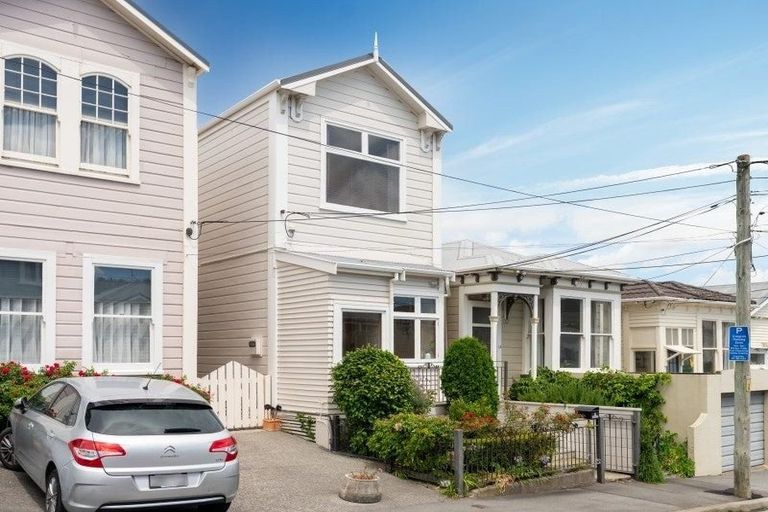 Photo of property in 16 Caroline Street, Mount Victoria, Wellington, 6011