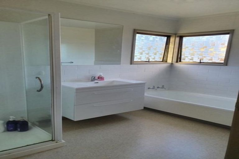 Photo of property in 181 Hobsonville Road, Hobsonville, Auckland, 0618