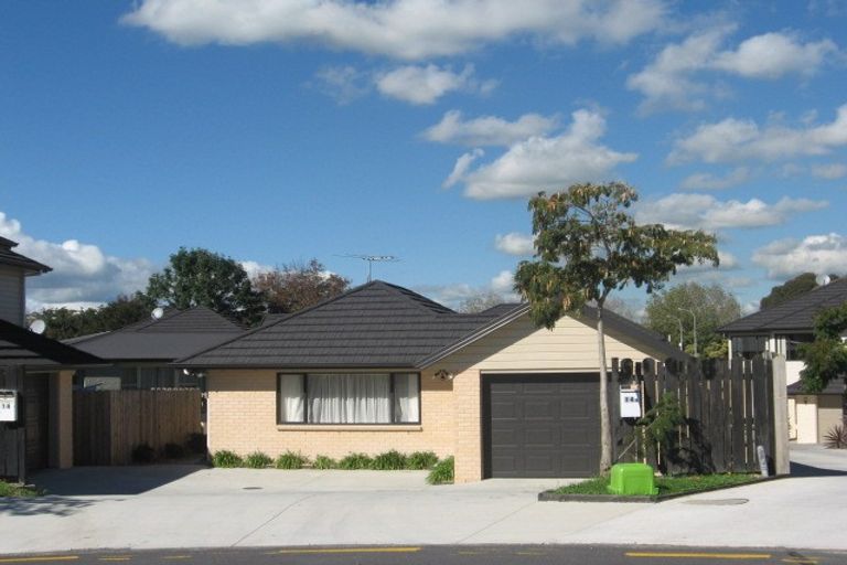 Photo of property in 14 Penruddocke Road, Half Moon Bay, Auckland, 2012