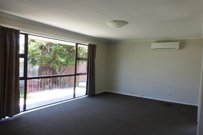 Photo of property in 61 Dickson Crescent, Hornby, Christchurch, 8042