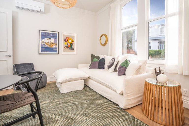 Photo of property in 18 Portland Crescent, Thorndon, Wellington, 6011