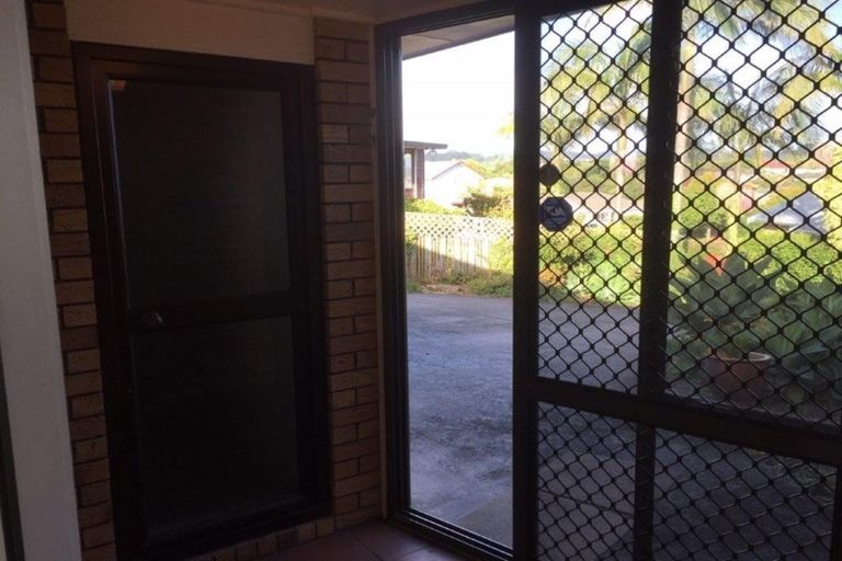 Photo of property in 16 Gala Place, Henderson, Auckland, 0612
