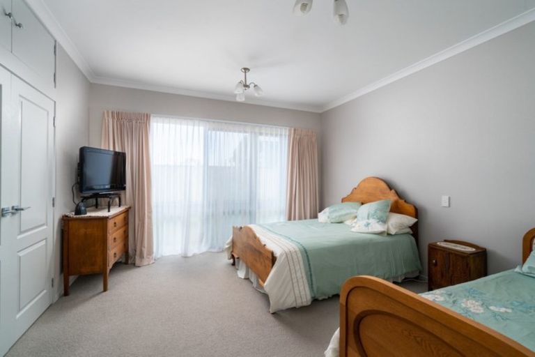 Photo of property in 30 Pukenamu Road, Rainbow Point, Taupo, 3330