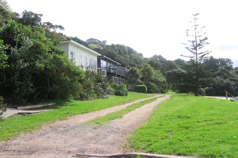 Photo of property in 195 Woodroffe Road, Wyuna Bay, Coromandel, 3581