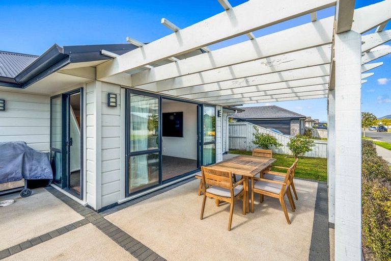 Photo of property in 14 Harding Drive, Papamoa Beach, Papamoa, 3118
