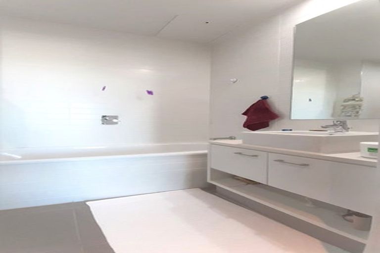 Photo of property in Sentinel Apartments, 1305/3 Northcroft Street, Takapuna, Auckland, 0622