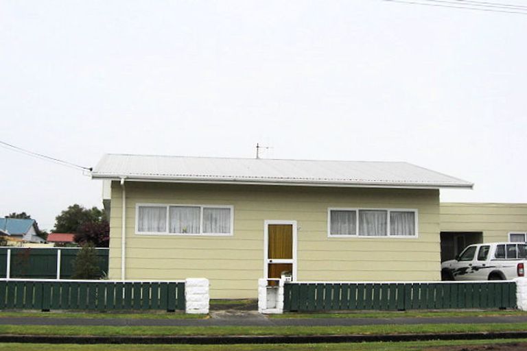 Photo of property in 27 Henley Street, Westport, 7825